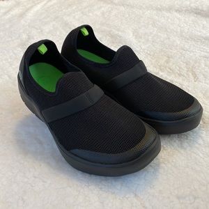Oofos Women’s Oomg Low Shoe - Black - 7US/38EU